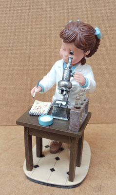 Nadal. "A través del microscopio". Ref 746778.  16x9. Serie numerada diseñado por E Valiente