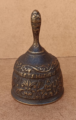 Campana de mano bronce 4 evangelistas. 9x6