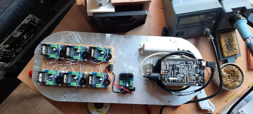 Main box 2nd design aluminium lid inside + preamp & amplifier board 