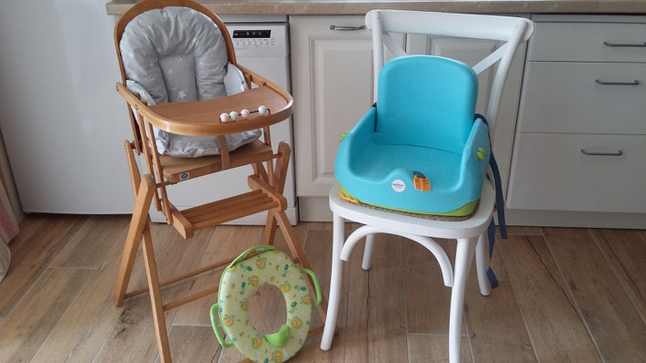 chaise haute , réhausseur de table et réducteur pour les toilettes.