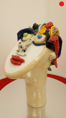 „Lady Kunterbunt“ Keramik aus weißem Ton, bunt glasiert 26cm hoch