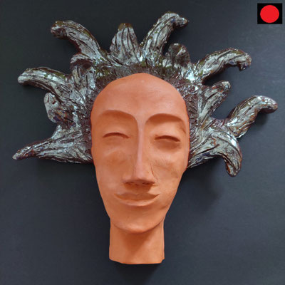 „Sonne“ Keramik aus rotem Ton mit Goldfarbe glasiert, 28cm hoch