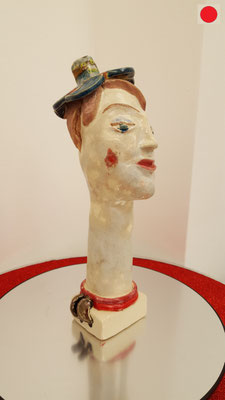 „Frauenkopf 2“ Keramik aus weißem Ton mehrfarbig glasiert, 32cm hoch