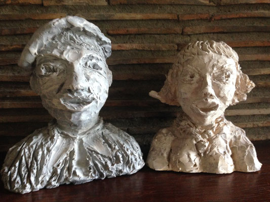 caroline vallas coupé_terres cuites patinées_25cm_grand père et petite fille_2015