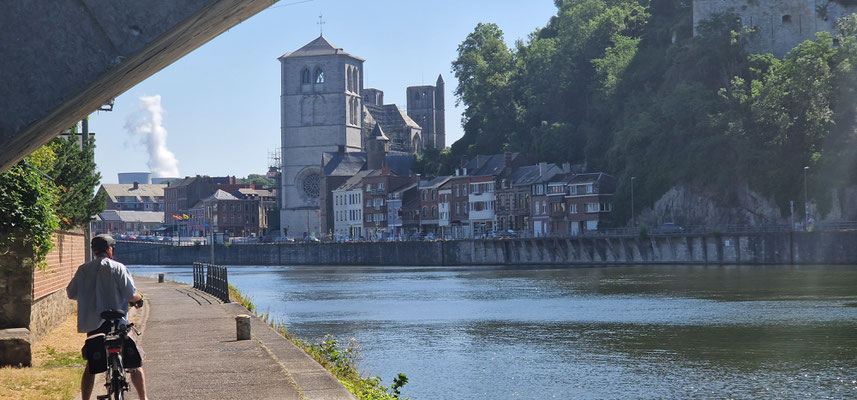 ©la Buissière, D.Sepulchre-Huy, ville au patrimoine chargé d'histoire. Sa collégiale.