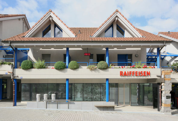 Postfinance Heitenried, Architekt:  0815 architekten, Freibourg, Lichtplaner: Sommerlatte & Sommerlatte AG, Zürich