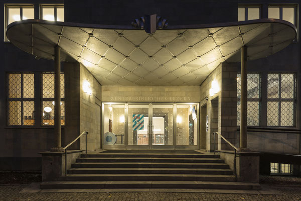 ZHB Zentral- und Hochschulbibliothek Luzern, Architekt: Halter Casagrande Partner AG, Luzern, Lichtplaner: d-lite lichtdesign, Zürich, Fotograf: Leo Finotti