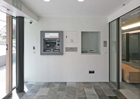 Postfinance Heitenried, Architekt:  0815 architekten, Freibourg, Lichtplaner: Sommerlatte & Sommerlatte AG, Zürich