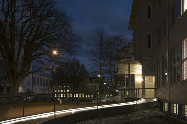 ZHB Zentral- und Hochschulbibliothek Luzern, Architekt: Halter Casagrande Partner AG, Luzern, Lichtplaner: d-lite lichtdesign, Zürich, Fotograf: Leo Finotti