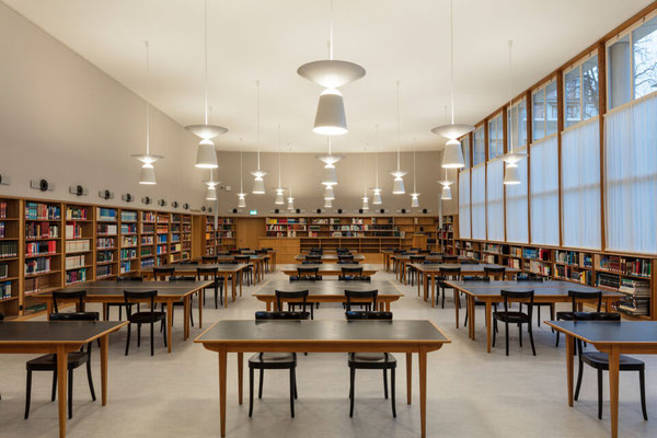 ZHB Zentral- und Hochschulbibliothek Luzern, Architekt: Halter Casagrande Partner AG, Luzern, Lichtplaner: d-lite lichtdesign, Zürich, Fotograf: Leo Finotti