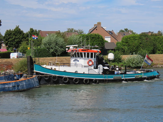 Duw- en sleepboot Waddenzee ENI  02003751 met bak