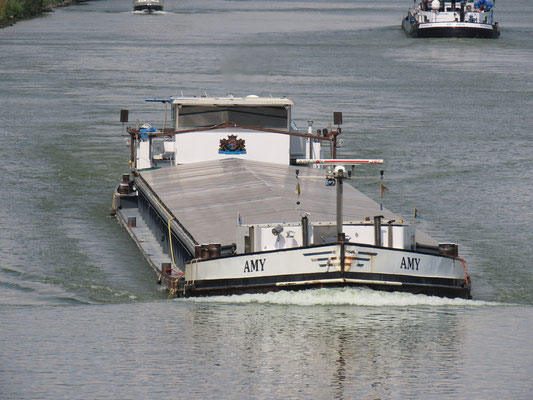 Amy Motorvrachtschip ENI 02321703 Het motorvrachtschip Amy is gebouwd in 1954
