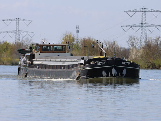 Motorvrachtschip Retif (ENI 01831198), een Straatsburger motorspits uit 1952