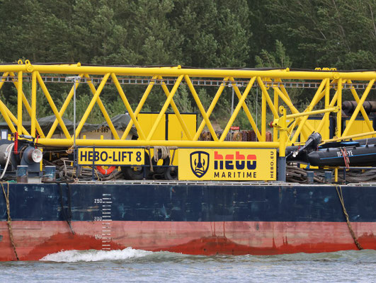Drijvende bok Hebo-Lift 8 van Hebo Maritiem Service op transport 