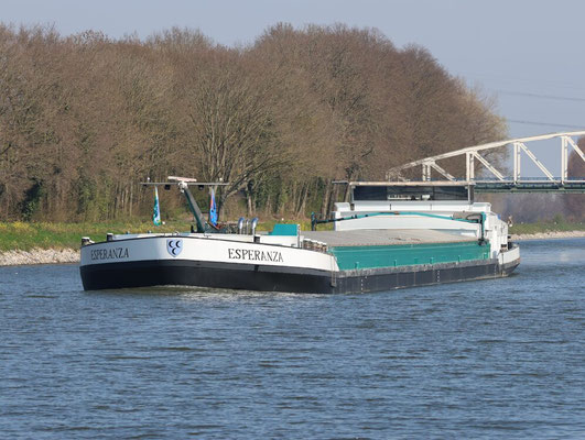 Motorvrachtschip Esperanza, ENI 02331473, gebouwd 2009 bij Tinnemans in Maasbracht, lengte 110,00 m en breedte 11,45 m,