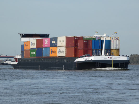 Motorcontainerschip Moonlight (ENI 02332261) Bij Ewijk aan de Waal foto 4