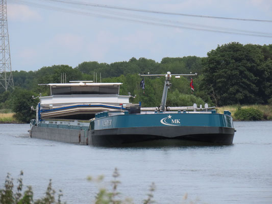Motorvrachtschip Vesper met ENI-nummer 02333123, varend onder Belgische vlag, voorheen bekend als Fidato en Alabama.