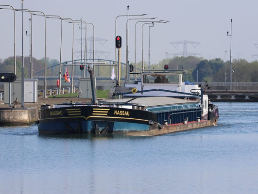 Motorvrachtschip Nassau (ENI 02321716), bouwjaar 1973