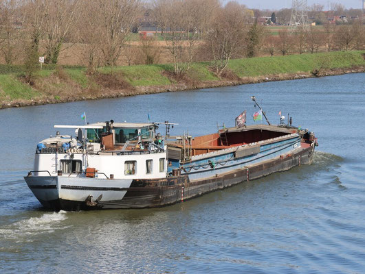 Motorvrachtschip Seroma (ENI 06002653) met zichtbaar maatbord met lengte 51 m, breedte 6,63 m en tonnage 544 ton 
