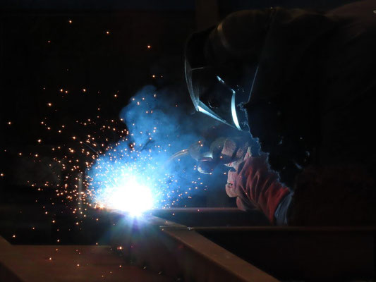Scheepswerf Maasbracht Lasser aan het werk