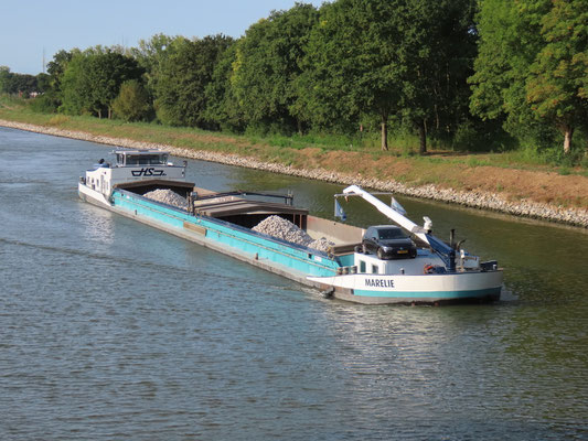 Motorvrachtschip Marelie Julianakanaal in de afvaart bij Obbicht