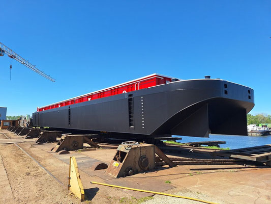 Scheepswerf Maasbracht nieuwe duwbak voor containers