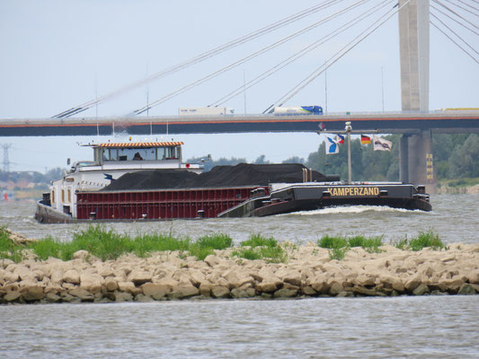 Motorvrachtschip Kamperzand op de Waal