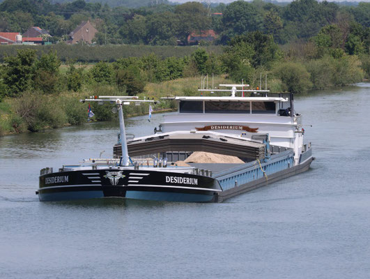 Motorvrachtschip Desiderium (ENI 02330417), een Nederlands vrachtschip van 110 meter gebouwd in 2009, voorheen varend als Adelvotis.