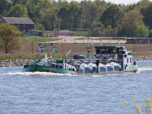 Poedertanker Realengracht (ENI 02312491) varend op de binnenwateren