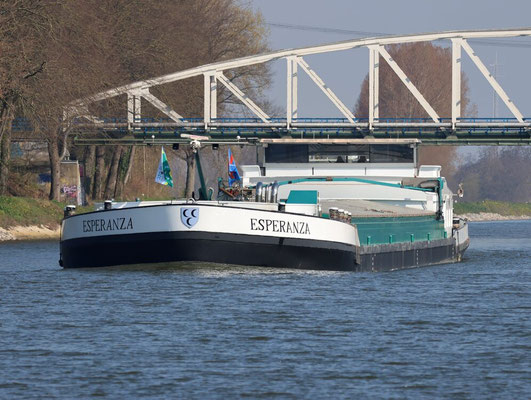 Motorvrachtschip Esperanza, ENI 02331473, gebouwd 2009 bij Tinnemans in Maasbracht, lengte 110,00 m en breedte 11,45 m, varend onder Nederlandse vlag.