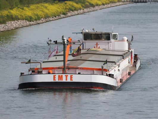 Motorvrachtschip Emte met ENI-nummer 05501660 varend onder Duitse vlag