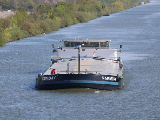 Motorvrachtschip Faraday (ENI 02325748), bouwjaar 2002, 110 x 11,45 m, 2.804 ton, ex-Threant. Varend onder Belgische vlag voor Sylmer Shipping bvba.