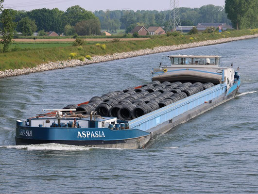 Motorvrachtschip Aspasia (ENI 06105036), gebouwd in 2008. Lengte 85,87 m, laadvermogen ca. 1.833 ton. 