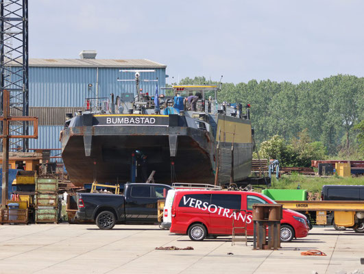 Mts Bumbastad van Versotrans bij Scheepswerf Maasbracht