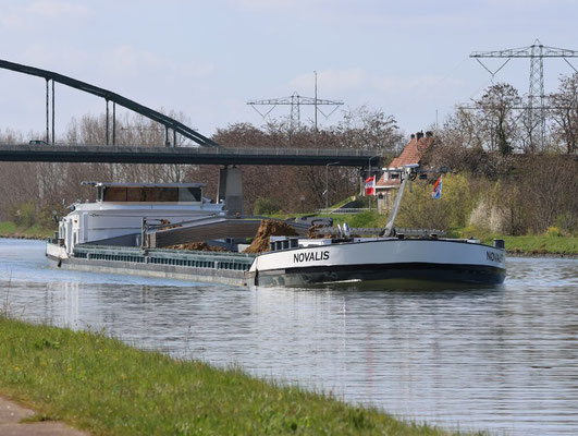 Motorvrachtschip  Novalis ENI 02326861 Brug Roosteren Foto 1