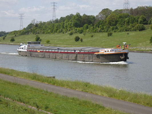 Motorvrachtschip Desana (ENI 06002002) op het Albertkanaal Foto3