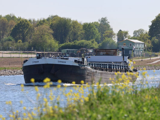 motorvrachtschip Typhoon