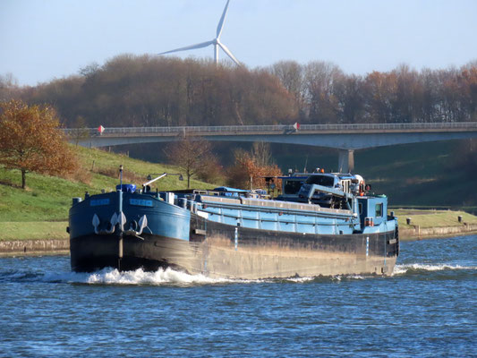 Motorspits SKI (ENI 06001016), gebouwd in 1962 als Miranda bij scheepswerf Hellemans in Boom, varend onder Belgische vlag 