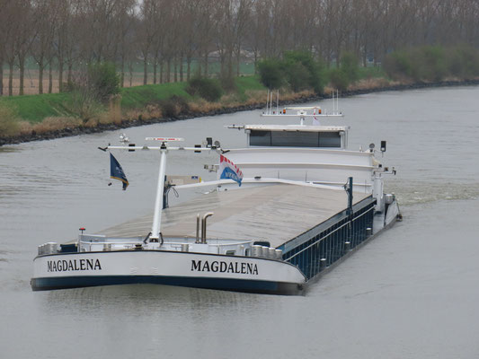 Motorvrachtschip   Magdalena ENI 02328609 op het Julianakanaal foto3