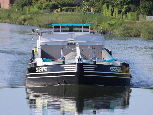 Motorvrachtschip  Brenta ENI 02318119 op het Julianakanaal