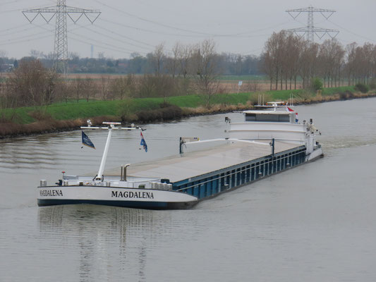Motorvrachtschip   Magdalena ENI 02328609 op het Julianakanaal foto4