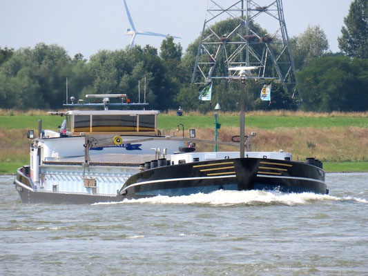 Motorvrachtschip Sperate (ENI 02318495), bouwjaar 1988. Bekijk specificaties, geschiedenis en eerdere namen Sailing-Home, Casimir en Inconstant.