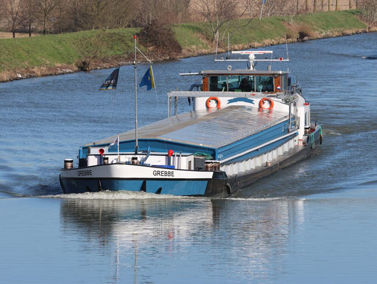 motorvrachtschip Grebbe (ENI 02103609) met zichtbaar ENI-nummer, afmetingen 55 × 7,20 m en laadvermogen 671 ton, 