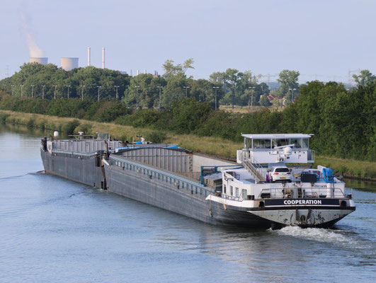 Koppelverband Cooperation: motorvrachtschip ENI 07001635 en vrachtduwbak Cooperation II ENI 07001817. ledig