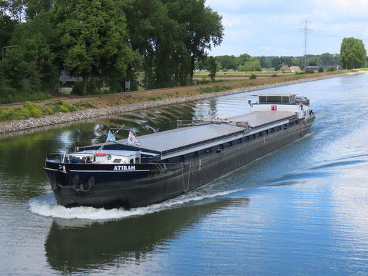 Het motorvrachtschip Atiram (ENI 02313979)