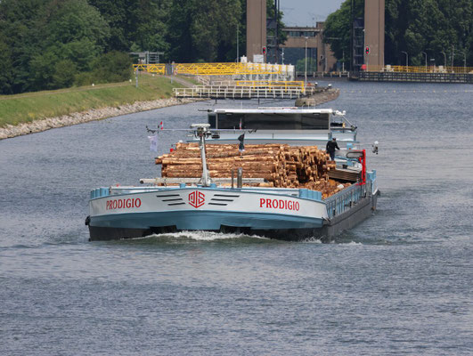 Prodigio Motorvrachtschip ENI 06004032 Het motorvrachtschip Prodigio heeft een lengte van 110,00 m, een breedte van 11,45 m en een laadvermogen van 3.164 ton.