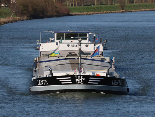 Motorvrachtschip Lente (ENI 06003739), gebouwd in 1987 als Tafelberg bij Scheepswerf Peters in Kampen