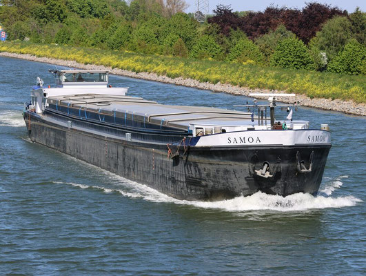 Motorvrachtschip Samoa met ENI-nummer 06001490 Varend boven Born op het Julianakanaal