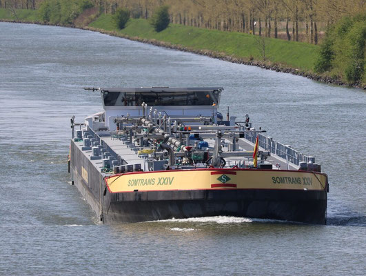 Motortankschip Somtrans XXIV met ENI-nummer 02334082, type C-tanker van rederij Somtrans uit Antwerpen, varend onder Nederlandse vlag.