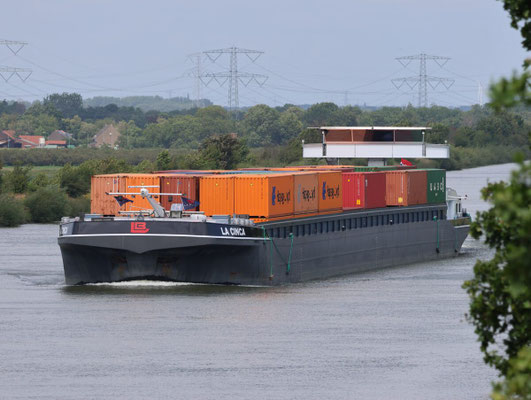 Motorvrachtschip La Cinca, ENI 06105051, varend op de binnenwateren
